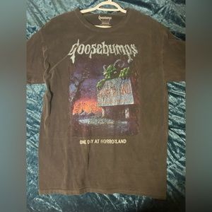 Gray Goosebumps Medium Tee